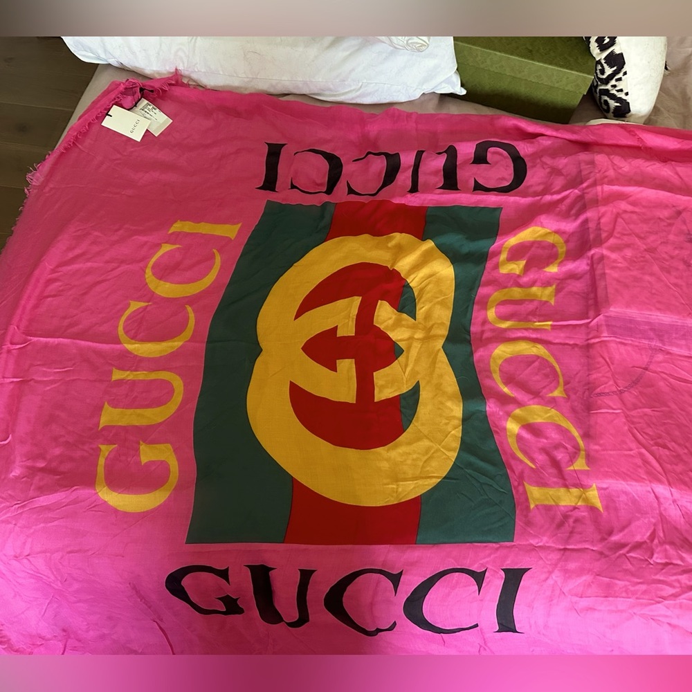 Gucci Shaw NWT - Picture 1 of 4
